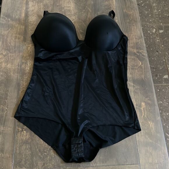 ASSETS BY SPANX Flawless Finish Shaping Micro Low Back Cupped Bodysuit 1X - Picture 3 of 10